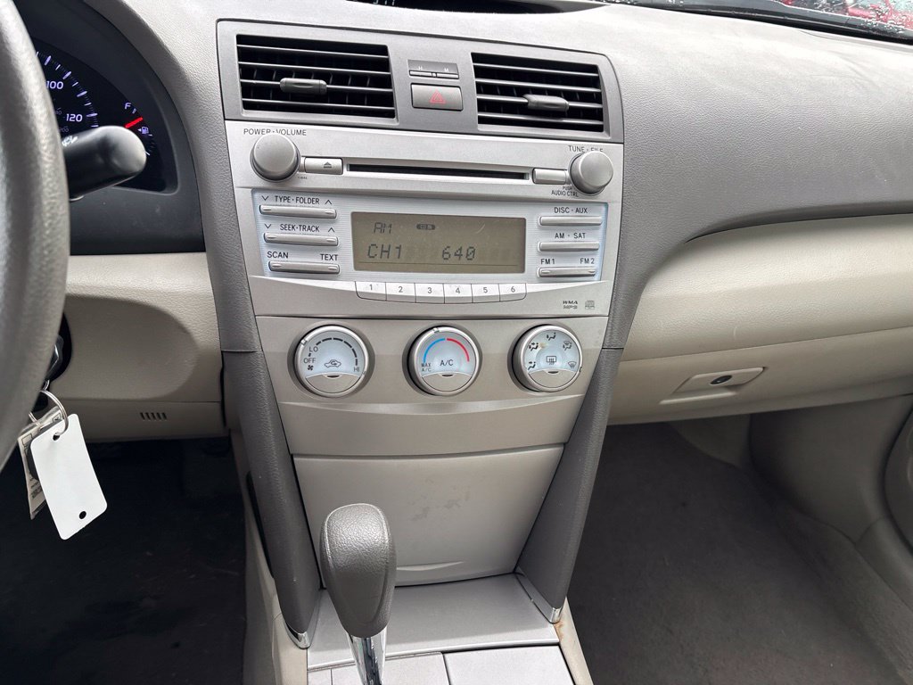 Used 2011 Toyota Camry LE FWD image 8