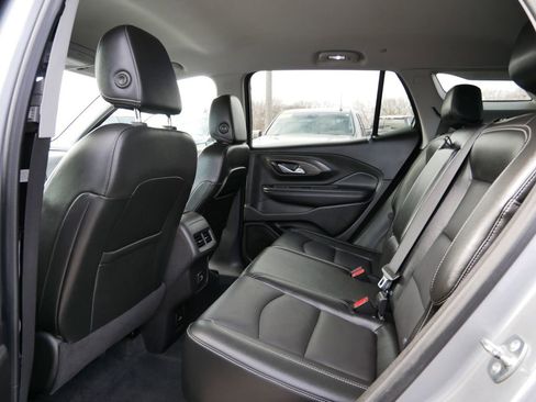 Used 2024 GMC Terrain SLT image 12