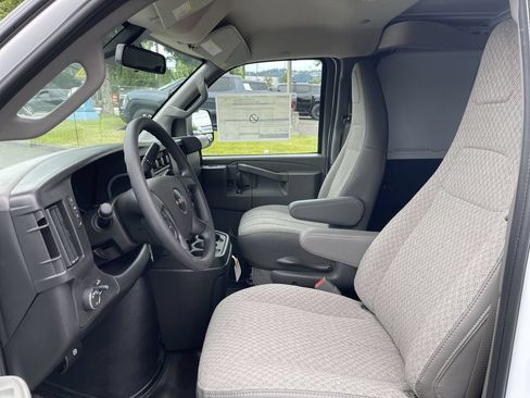 New 2026 GMC Savana 3500 w/ Driver Convenience Package RWD image 17
