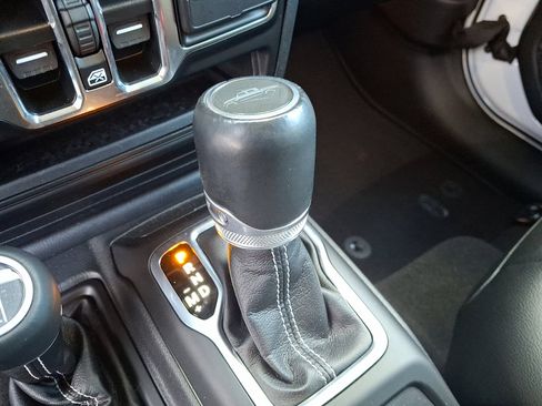 Used 2022 Jeep Gladiator Overland w/ Popular Equipment Package image 14