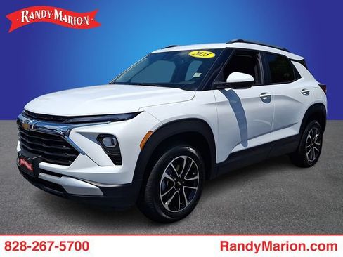 Used 2025 Chevrolet TrailBlazer LT AWD/4WD image 1