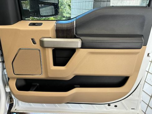 Used 2020 Ford F250 Lariat w/ Lariat Value Package AWD/4WD image 16
