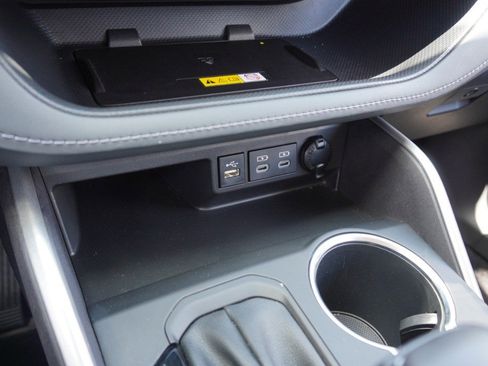 Used 2023 Toyota Highlander XLE FWD image 19