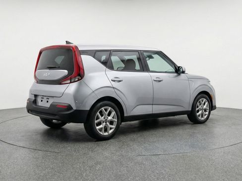 Used 2025 Kia Soul LX w/ LX Technology Package FWD image 9