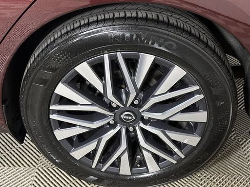 Used 2025 Nissan Altima 2.5 SV FWD image 34