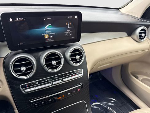 Used 2022 Mercedes-Benz GLC 300 4MATIC image 24
