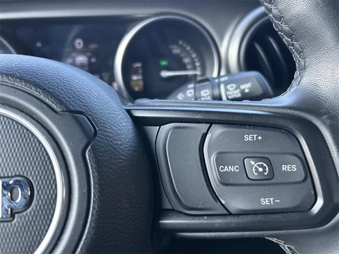 Used 2023 Jeep Wrangler Unlimited w/ Dual Top Group image 31