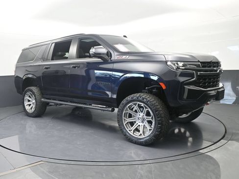 Used 2022 Chevrolet Suburban Z71 w/ Luxury Package AWD/4WD image 8