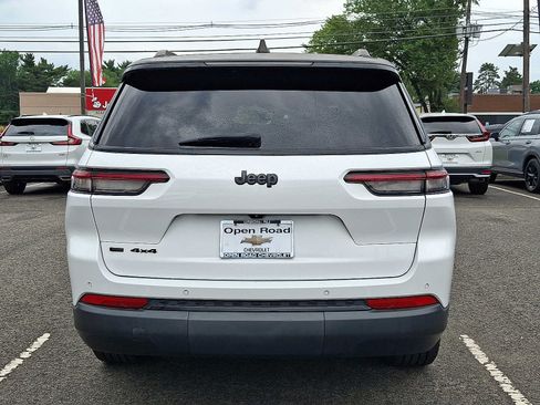 Used 2022 Jeep Grand Cherokee L Laredo AWD/4WD image 5