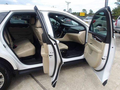 Used 2018 Cadillac XT5 Luxury w/ Driver Awareness Package FWD image 6