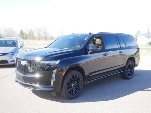 Used 2024 Cadillac Escalade ESV Sport w/ LPO, ONYX Package image 3