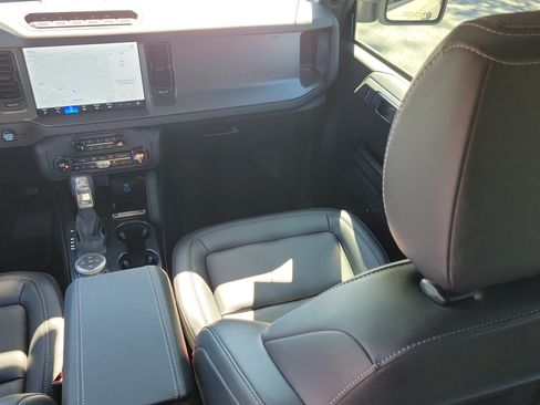 Used 2025 Ford Bronco Badlands AWD/4WD image 22