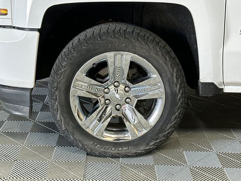 Used 2018 Chevrolet Silverado 1500 Custom w/ Custom Value Package AWD/4WD image 34