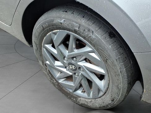 Used 2024 Hyundai Elantra SEL FWD image 4