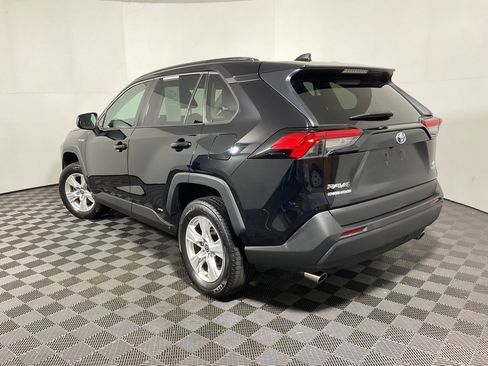 Used 2021 Toyota RAV4 LE image 9
