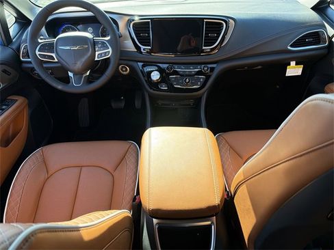 New 2026 Chrysler Pacifica Pinnacle image 17