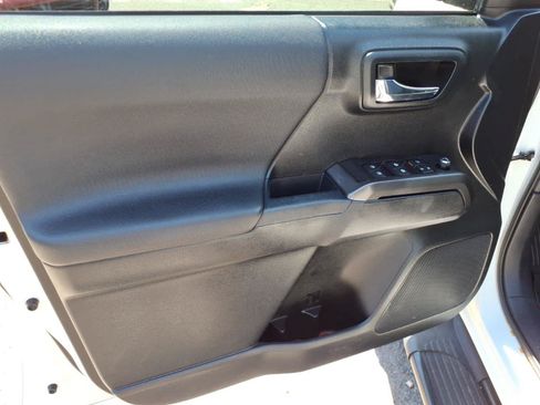 Used 2017 Toyota Tacoma TRD Pro AWD/4WD image 18