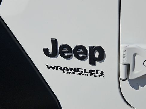 Used 2022 Jeep Wrangler Unlimited Sport AWD/4WD image 13