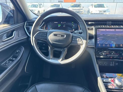 Used 2023 Jeep Grand Cherokee 4WD 4xe image 13