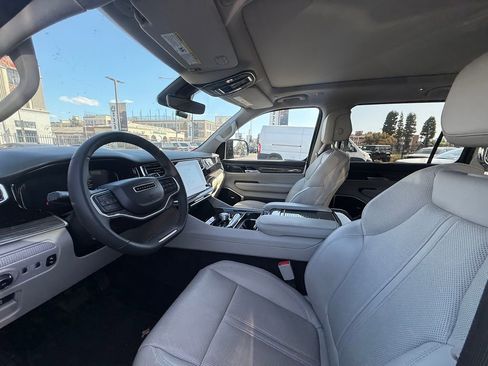 Used 2022 Jeep Wagoneer Series III w/ Premium Group I RWD image 5