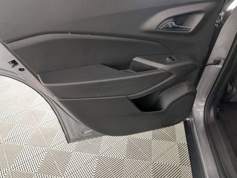 Certified 2025 Chevrolet Trax LT w/ LT Convenience Package FWD image 25