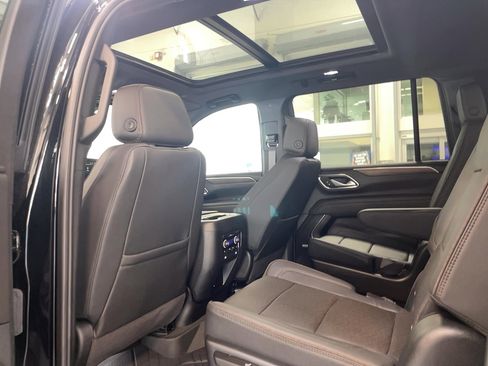 Used 2024 Chevrolet Suburban High Country image 6