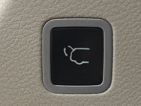 Used 2017 Chrysler Pacifica Touring-L FWD image 38