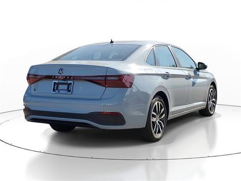 New 2025 Volkswagen Jetta SE image 4