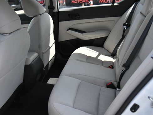 Used 2024 Nissan Altima 2.5 SV FWD image 32