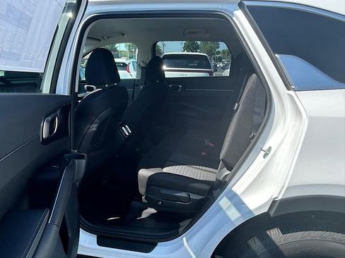 New 2025 Kia Sorento LX image 21