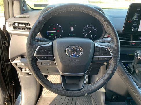 Used 2024 Toyota Sienna XLE Woodland Edition AWD/4WD image 30