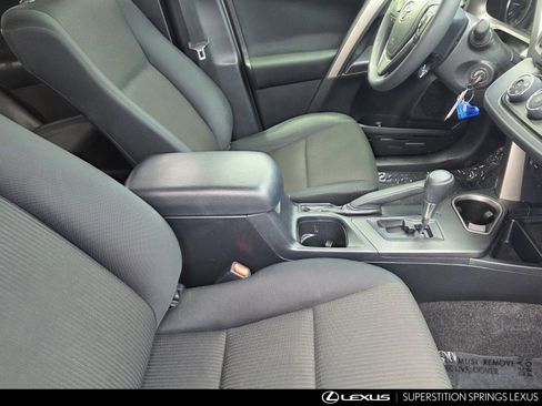 Used 2018 Toyota RAV4 LE w/ Carpet Mat Package FWD image 29