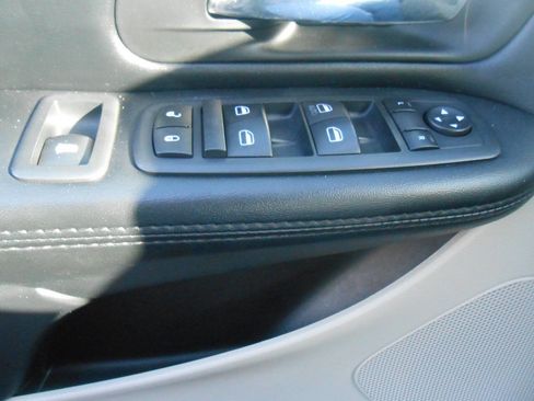 Used 2019 Dodge Grand Caravan SE image 19