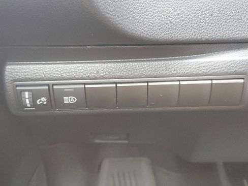 Used 2025 Toyota Corolla LE image 33