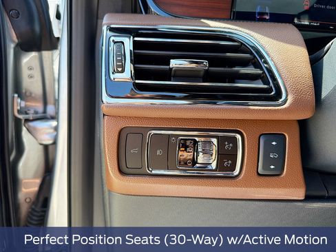 Used 2024 Lincoln Navigator Reserve AWD/4WD image 15