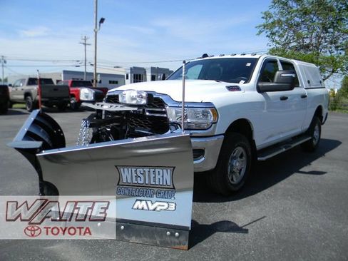 Used 2024 RAM 2500 Tradesman w/ Chrome Appearance Group AWD/4WD image 6