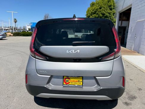 Used 2023 Kia Soul LX w/ LX Technology Package FWD image 5