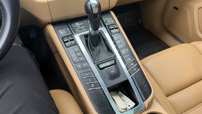 Used 2016 Porsche Macan Turbo AWD/4WD image 33