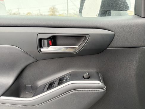 Used 2022 Toyota Highlander XLE image 13