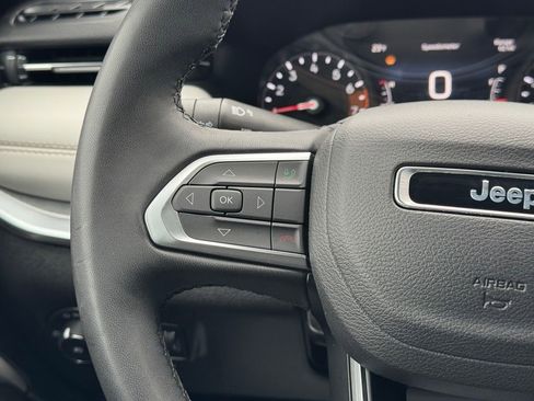 Used 2025 Jeep Compass Limited image 32