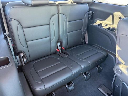 Used 2022 GMC Acadia SLT w/ Technology Package image 13