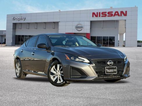 Certified 2025 Nissan Altima 2.5 S image 1