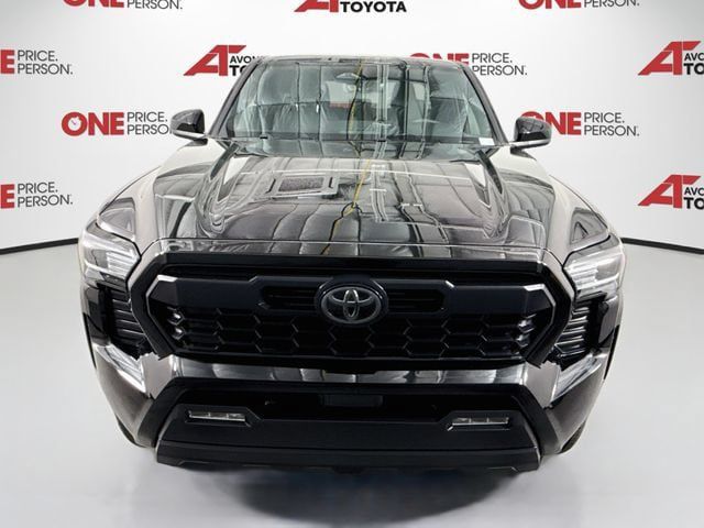 Certified 2025 Toyota Tacoma TRD Off-Road AWD/4WD image 3