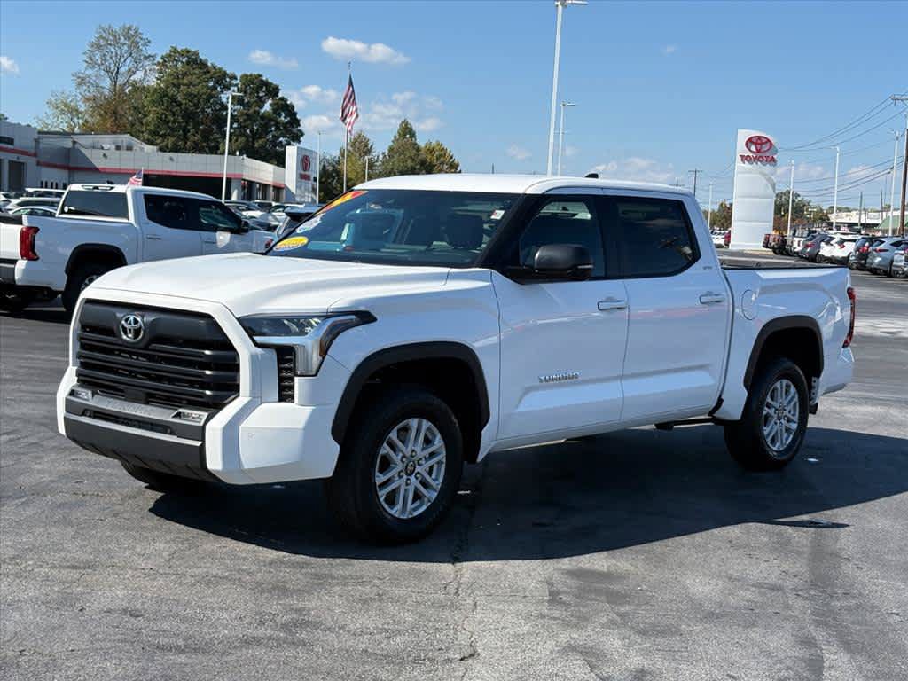 Used 2025 Toyota Tundra SR5 w/ SR5 Premium Package AWD/4WD image 25
