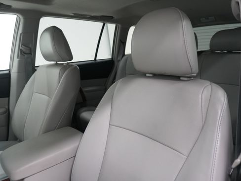 Used 2013 Toyota Highlander Limited FWD image 11