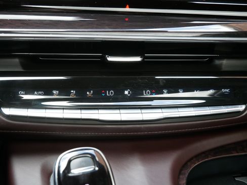Used 2023 Cadillac Escalade ESV Premium Luxury Platinum w/ Heavy-Duty Trailer Package AWD/4WD image 19