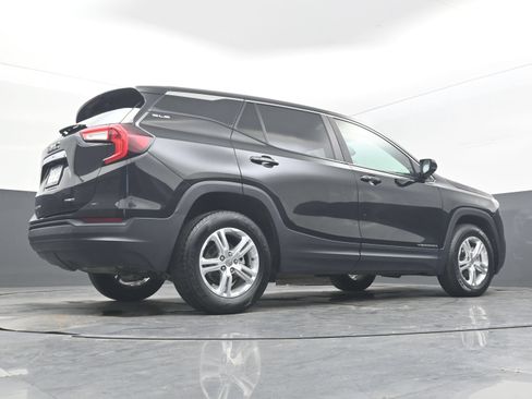 Used 2024 GMC Terrain SLE AWD/4WD image 28