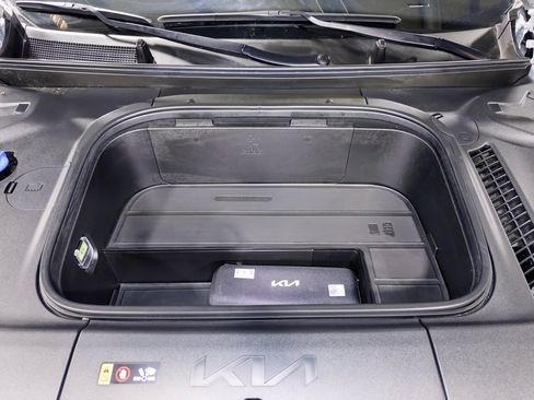 Used 2024 Kia EV9 Land image 28