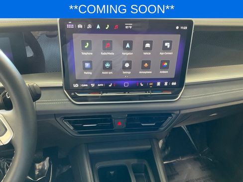 Used 2025 Volkswagen Tiguan SE FWD image 15
