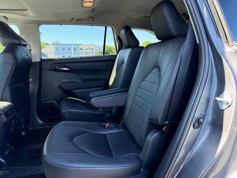 Certified 2024 Toyota Highlander XLE AWD/4WD image 15